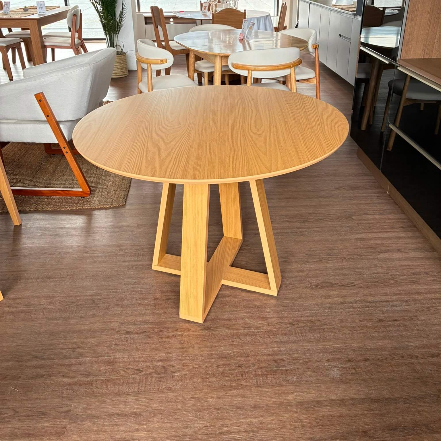 Juego de Comedor Agustina + 4 Sillas Monica - 100% MDF