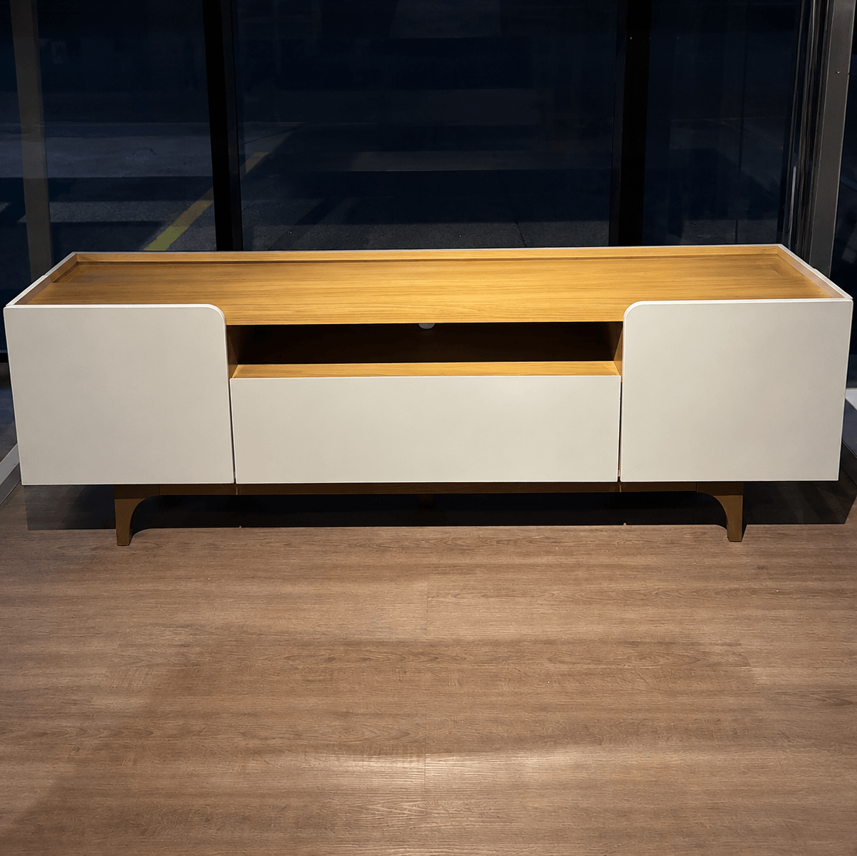 Rack para tv Orlando 180cm Patas en madera maciza