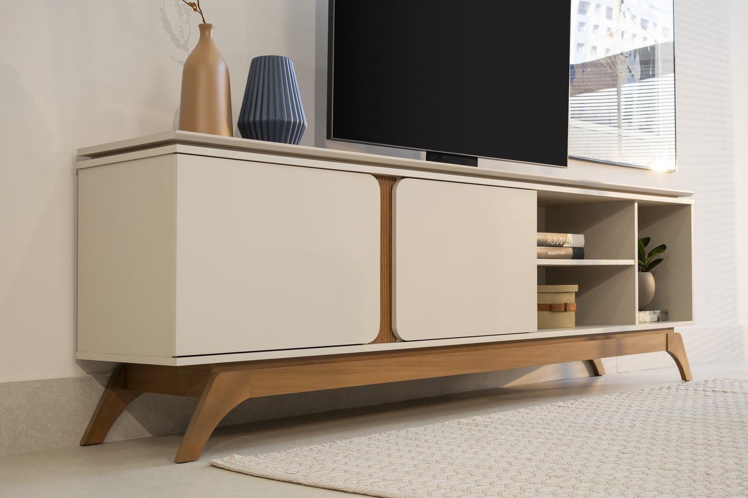 Rack para TV Istambul 200cm Patas en madera maciza