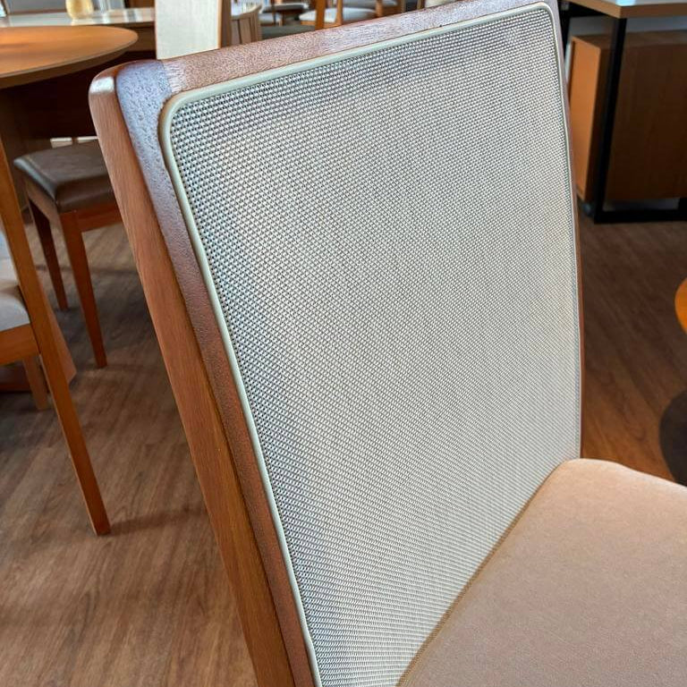 Juego de comedor Mesa Elma Redonda con Tapa de Vidrio con 4 Sillas Lara