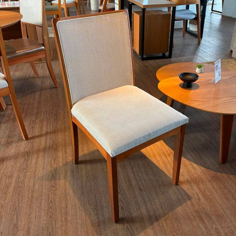Juego de comedor Mesa Elma Redonda con Tapa de Vidrio con 4 Sillas Lara