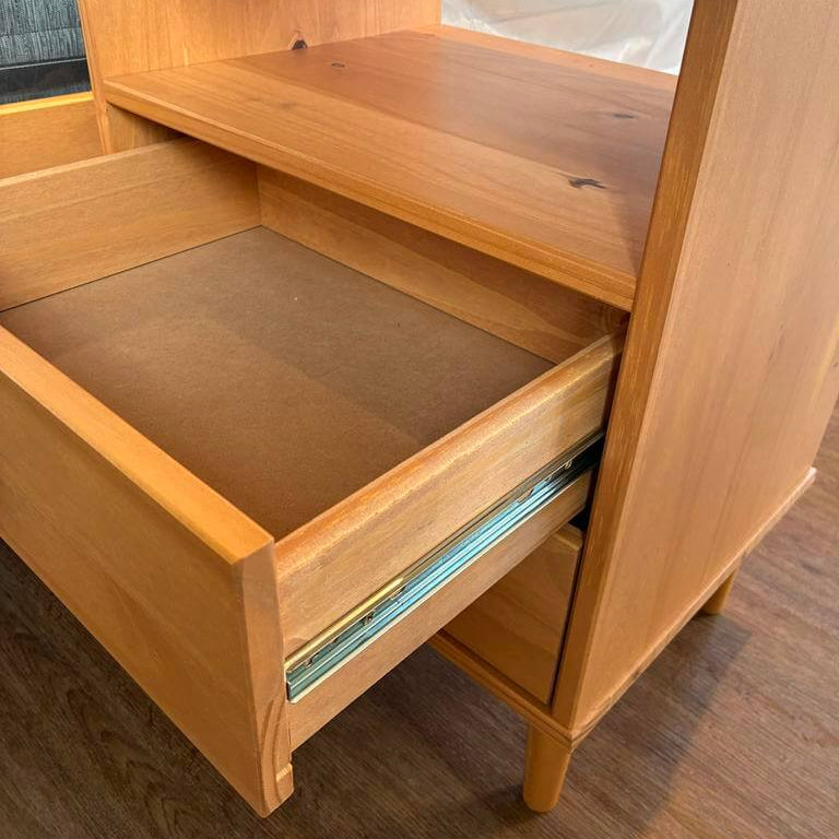 Mesa de luz Nordica Mikka - Madera Maciza