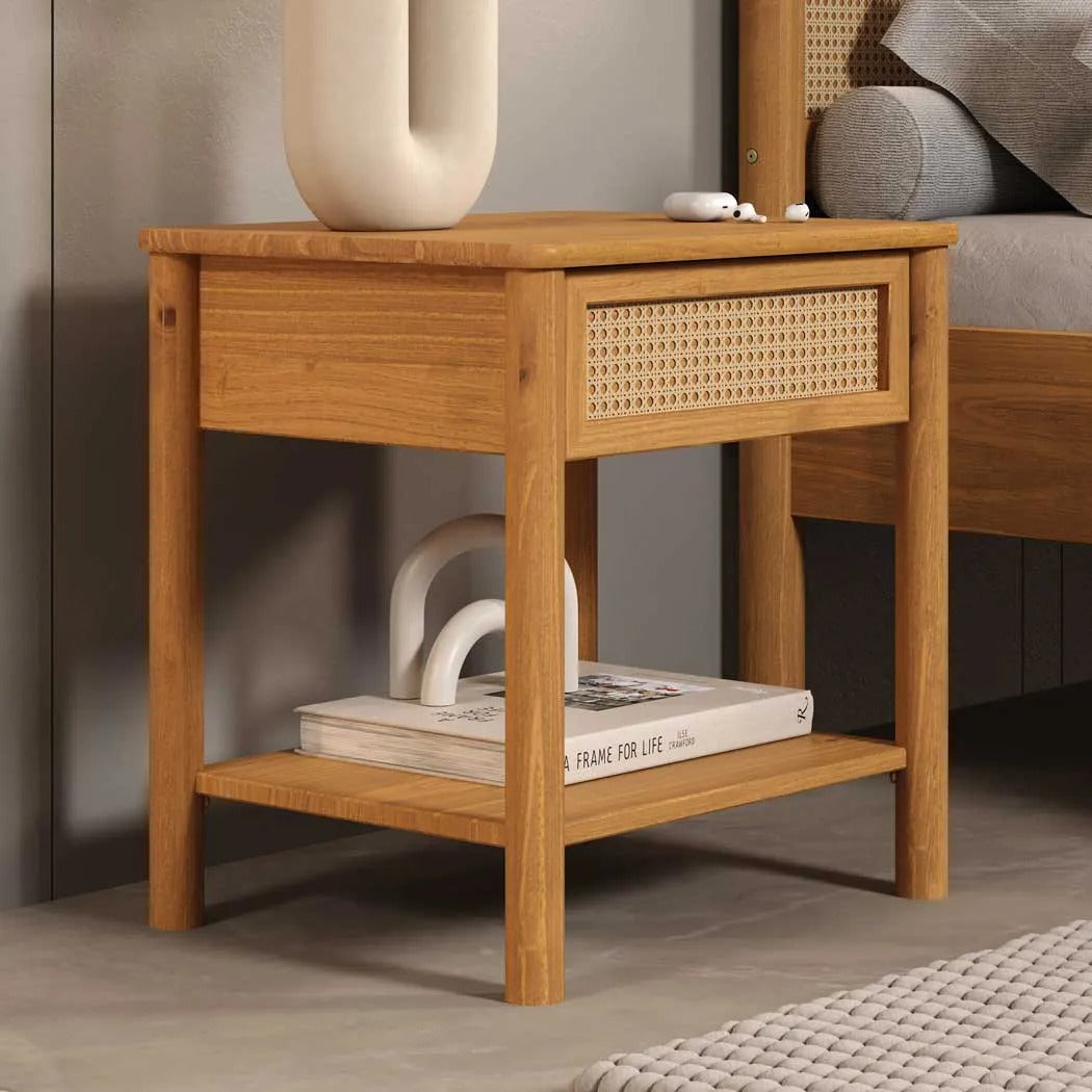 Mesa de luz Semira Ratan - Madera Maciza