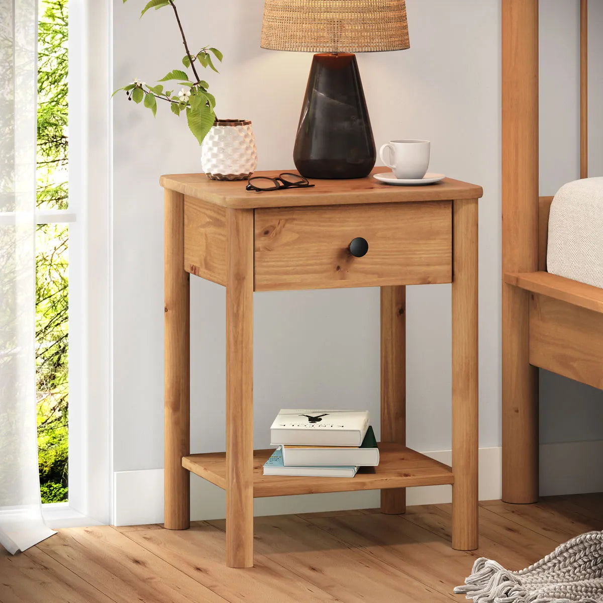 Mesa de luz Apama 1 cajon - Madera Maciza