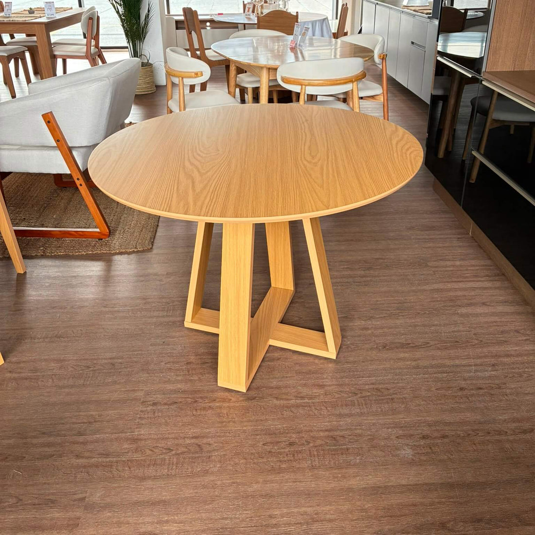 Juego de Comedor Agustina + 4 Sillas Monica - 100% MDF