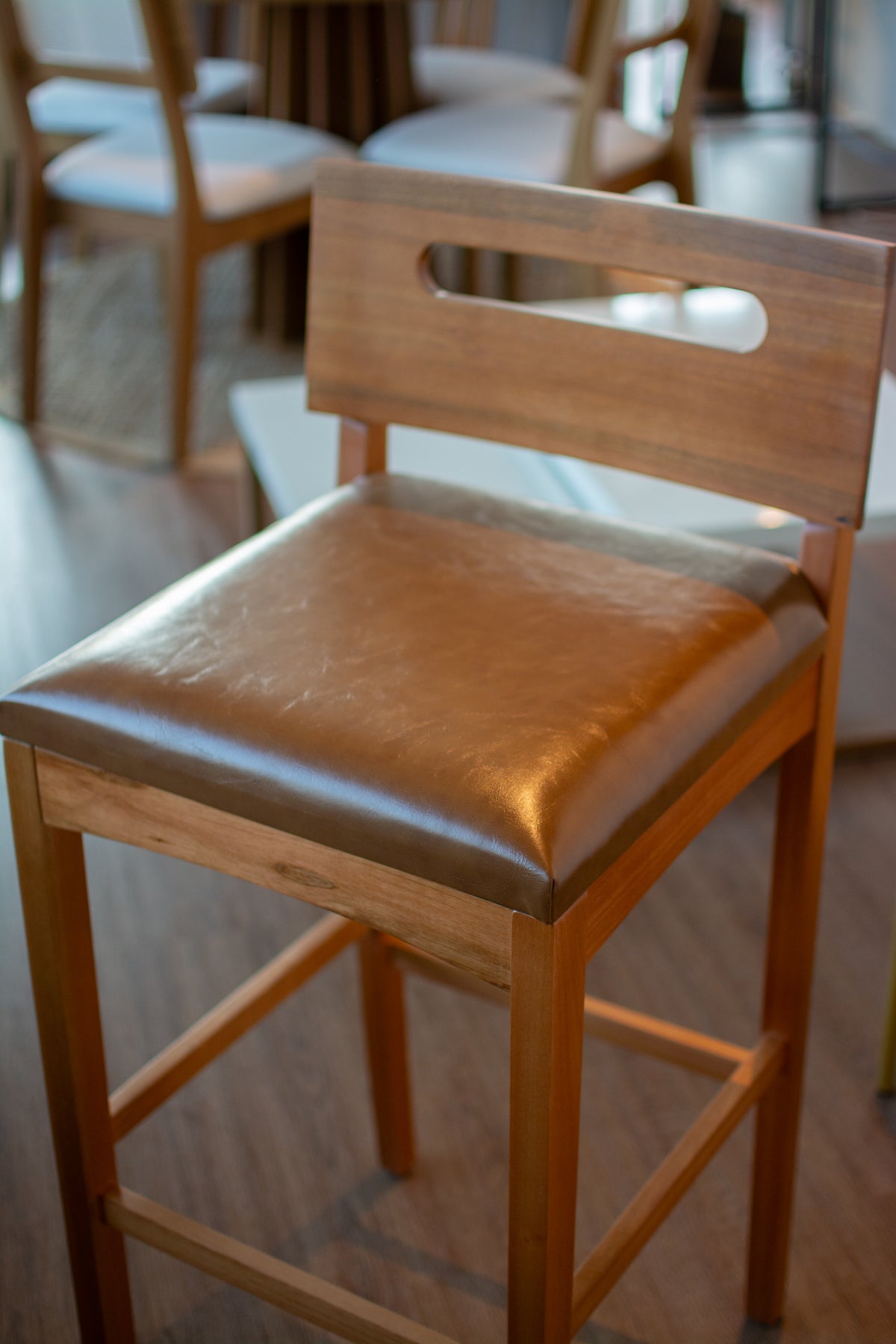 Banqueta Mia - Madera Maciza