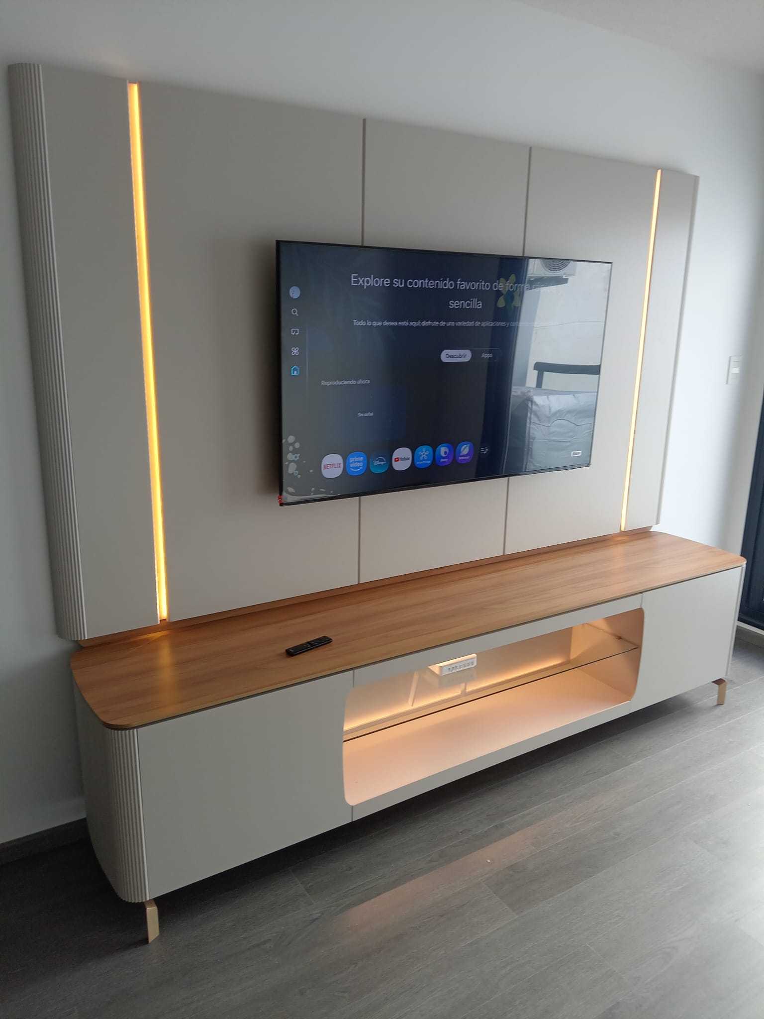 Home Rack/Panel Santorini Curvo con Led