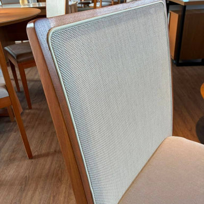 Juego de comedor Mesa Elma Redonda con Tapa de Vidrio con 4 Sillas Lara