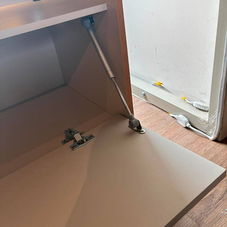 Rack para tv Dubai 180cm con Led - Patas en madera maciza