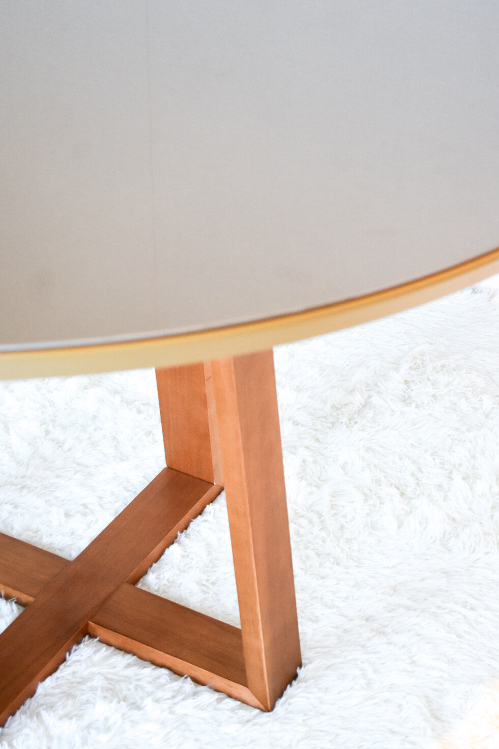 Mesa Elma Redonda 120cm - Madera Maciza y Vidrio Sobrepuesto